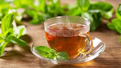 طريقة تحضير شاي منعش مثلج بالعسل والنعناع في دقائق