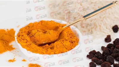 فوائد الكركم للوجه وطريقة استعماله بطريقة آمنة لإشراقة طبيعية تدوم طول اليوم